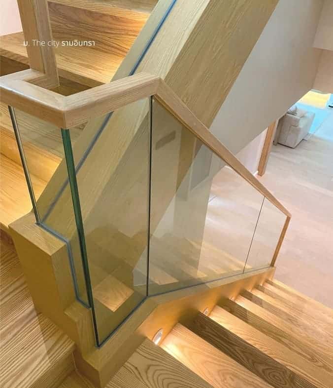 ตัวอย่างบันไดไม้แอช Supersolid แข็งแรง ราคาย่อมเยา 1