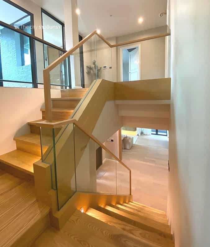 บันไดไม้แอชเอ็นจิเนียร์ Supersolid แข็งแรง สวยงาม ในราคาที่ย่อมเยากว่า